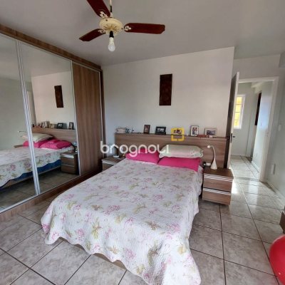 Casa com 192m², 5 quartos (sendo 1 suíte), 2 garagens, no bairro Rio Tavares em Florianópolis
