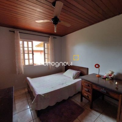 Casa com 192m², 5 quartos (sendo 1 suíte), 2 garagens, no bairro Rio Tavares em Florianópolis