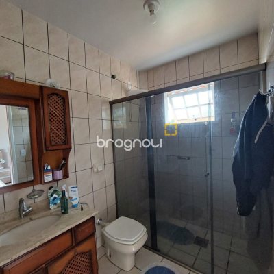 Casa com 192m², 5 quartos (sendo 1 suíte), 2 garagens, no bairro Rio Tavares em Florianópolis