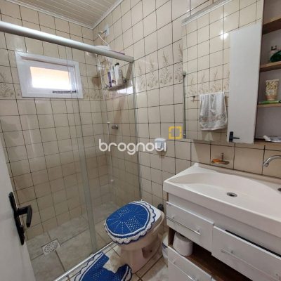 Casa com 192m², 5 quartos (sendo 1 suíte), 2 garagens, no bairro Rio Tavares em Florianópolis