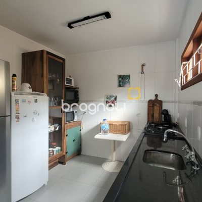 Casa com 203m², 4 quartos (sendo 2 suítes), 5 garagens, no bairro Campeche em Florianópolis