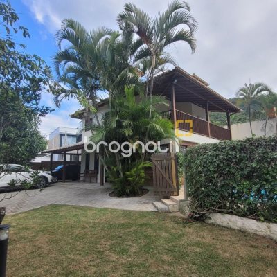 Casa com 203m², 4 quartos (sendo 2 suítes), 5 garagens, no bairro Campeche em Florianópolis