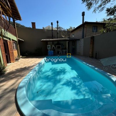 Casa com 203m², 4 quartos (sendo 2 suítes), 5 garagens, no bairro Campeche em Florianópolis