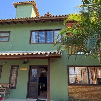 Casa com 203m², 4 quartos (sendo 2 suítes), 5 garagens, no bairro Campeche em Florianópolis