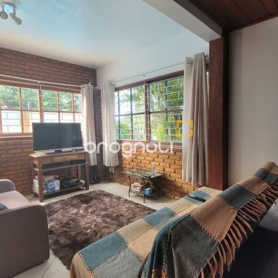 Casa com 203m², 4 quartos (sendo 2 suítes), 5 garagens, no bairro Campeche em Florianópolis