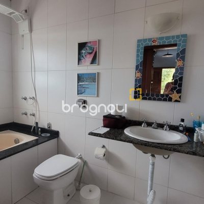 Casa com 203m², 4 quartos (sendo 2 suítes), 5 garagens, no bairro Campeche em Florianópolis