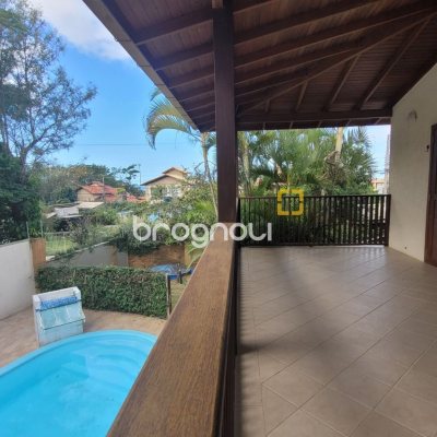 Casa com 203m², 4 quartos (sendo 2 suítes), 5 garagens, no bairro Campeche em Florianópolis