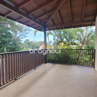 Casa com 203m², 4 quartos (sendo 2 suítes), 5 garagens, no bairro Campeche em Florianópolis