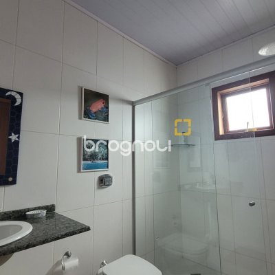 Casa com 203m², 4 quartos (sendo 2 suítes), 5 garagens, no bairro Campeche em Florianópolis