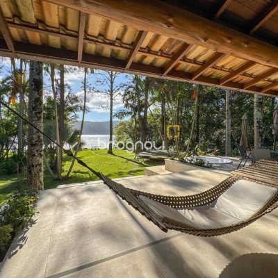 Casa com 350m², 4 quartos (sendo 3 suítes), 3 garagens, no bairro Praia Mole em Florianópolis