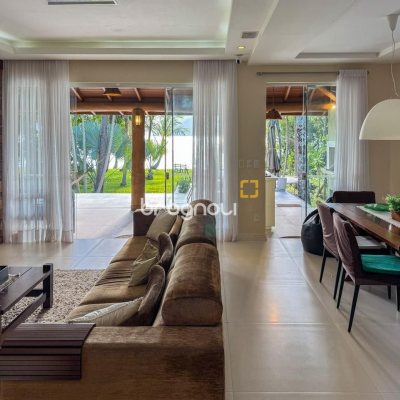 Casa com 350m², 4 quartos (sendo 3 suítes), 3 garagens, no bairro Praia Mole em Florianópolis