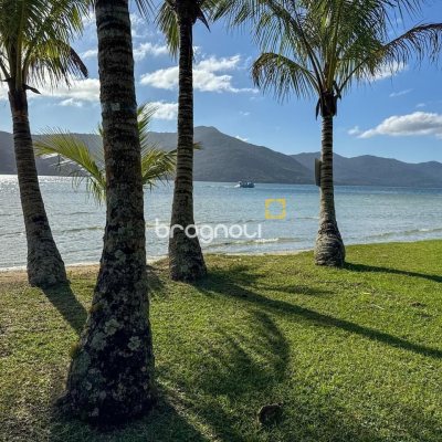 Casa com 350m², 4 quartos (sendo 3 suítes), 3 garagens, no bairro Praia Mole em Florianópolis