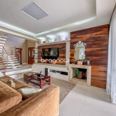 Casa com 350m², 4 quartos (sendo 3 suítes), 3 garagens, no bairro Praia Mole em Florianópolis