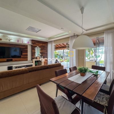 Casa com 350m², 4 quartos (sendo 3 suítes), 3 garagens, no bairro Praia Mole em Florianópolis