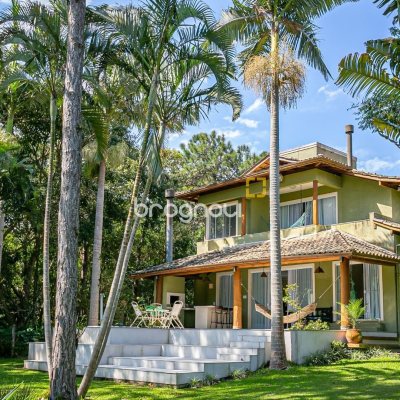 Casa com 350m², 4 quartos (sendo 3 suítes), 3 garagens, no bairro Praia Mole em Florianópolis