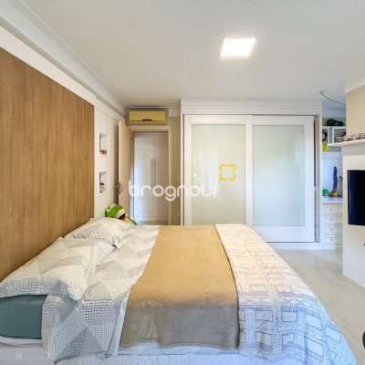 Casa com 350m², 4 quartos (sendo 3 suítes), 3 garagens, no bairro Praia Mole em Florianópolis