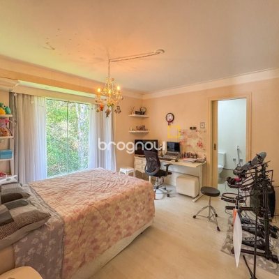 Casa com 350m², 4 quartos (sendo 3 suítes), 3 garagens, no bairro Praia Mole em Florianópolis