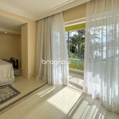 Casa com 350m², 4 quartos (sendo 3 suítes), 3 garagens, no bairro Praia Mole em Florianópolis