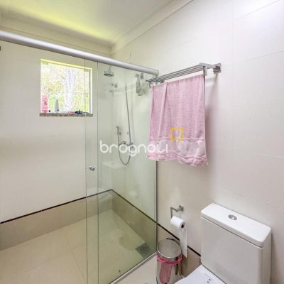 Casa com 350m², 4 quartos (sendo 3 suítes), 3 garagens, no bairro Praia Mole em Florianópolis