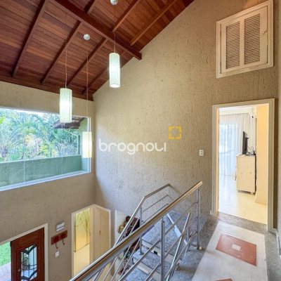 Casa com 350m², 4 quartos (sendo 3 suítes), 3 garagens, no bairro Praia Mole em Florianópolis