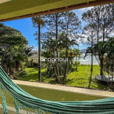 Casa com 350m², 4 quartos (sendo 3 suítes), 3 garagens, no bairro Praia Mole em Florianópolis