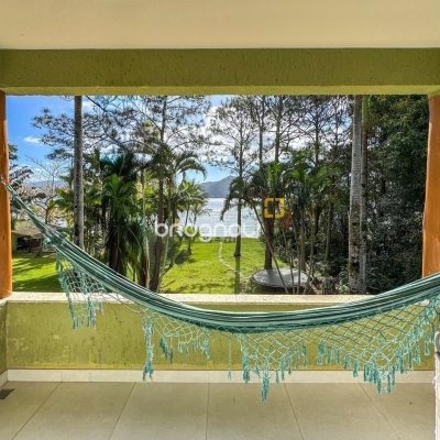 Casa com 350m², 4 quartos (sendo 3 suítes), 3 garagens, no bairro Praia Mole em Florianópolis