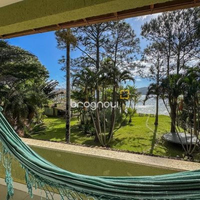 Casa com 350m², 4 quartos (sendo 3 suítes), 3 garagens, no bairro Praia Mole em Florianópolis