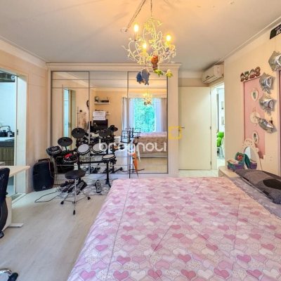 Casa com 350m², 4 quartos (sendo 3 suítes), 3 garagens, no bairro Praia Mole em Florianópolis