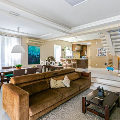 Casa com 350m², 4 quartos (sendo 3 suítes), 3 garagens, no bairro Praia Mole em Florianópolis