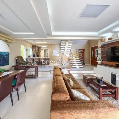 Casa com 350m², 4 quartos (sendo 3 suítes), 3 garagens, no bairro Praia Mole em Florianópolis
