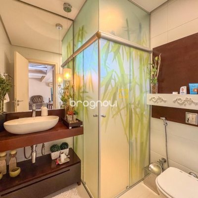 Casa com 350m², 4 quartos (sendo 3 suítes), 3 garagens, no bairro Praia Mole em Florianópolis