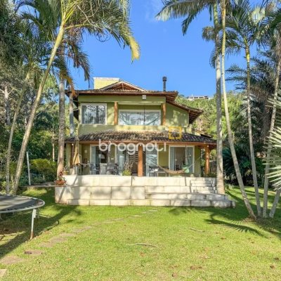 Casa com 350m², 4 quartos (sendo 3 suítes), 3 garagens, no bairro Praia Mole em Florianópolis