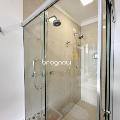 Casa com 350m², 4 quartos (sendo 3 suítes), 3 garagens, no bairro Praia Mole em Florianópolis