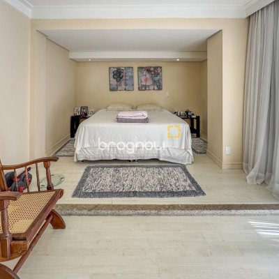 Casa com 350m², 4 quartos (sendo 3 suítes), 3 garagens, no bairro Praia Mole em Florianópolis