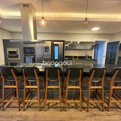 Casa com 340m², 3 quartos (sendo 2 suítes), 2 garagens, no bairro Rio Tavares em Florianópolis