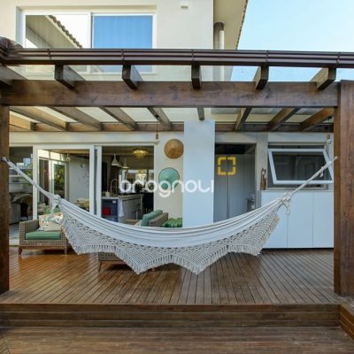 Casa com 340m², 3 quartos (sendo 2 suítes), 2 garagens, no bairro Rio Tavares em Florianópolis