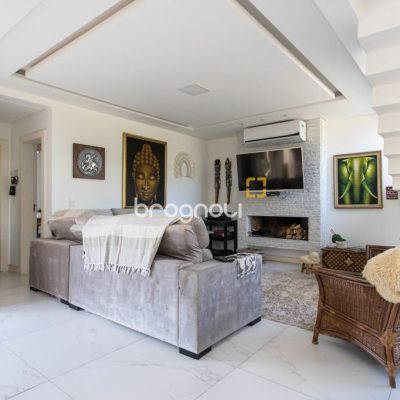 Casa com 340m², 3 quartos (sendo 2 suítes), 2 garagens, no bairro Rio Tavares em Florianópolis