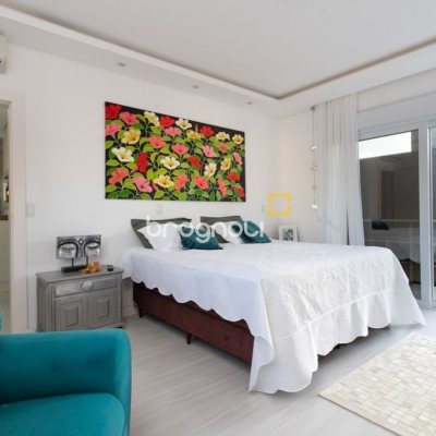 Casa com 340m², 3 quartos (sendo 2 suítes), 2 garagens, no bairro Rio Tavares em Florianópolis