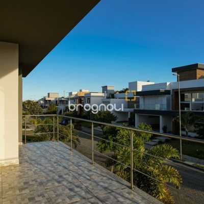 Casa com 340m², 3 quartos (sendo 2 suítes), 2 garagens, no bairro Rio Tavares em Florianópolis