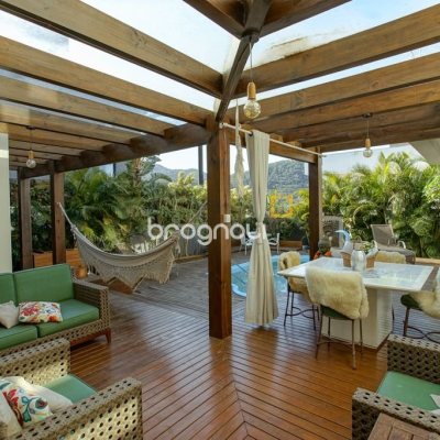 Casa com 340m², 3 quartos (sendo 2 suítes), 2 garagens, no bairro Rio Tavares em Florianópolis