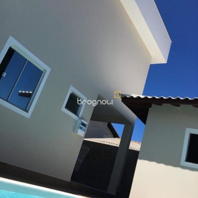 Casa com 197m², 4 quartos (sendo 1 suíte), 3 garagens, no bairro Campeche em Florianópolis