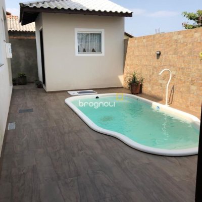 Casa com 197m², 4 quartos (sendo 1 suíte), 3 garagens, no bairro Campeche em Florianópolis