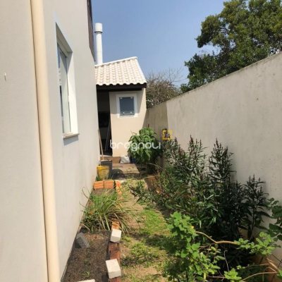Casa com 197m², 4 quartos (sendo 1 suíte), 3 garagens, no bairro Campeche em Florianópolis