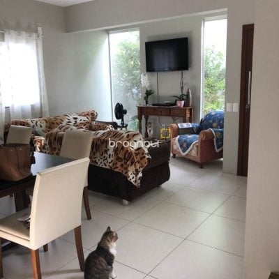 Casa com 197m², 4 quartos (sendo 1 suíte), 3 garagens, no bairro Campeche em Florianópolis