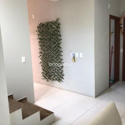 Casa com 197m², 4 quartos (sendo 1 suíte), 3 garagens, no bairro Campeche em Florianópolis