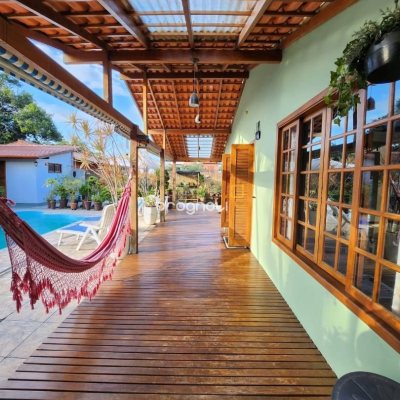 Casa com 250m², 4 quartos (sendo 2 suítes), 3 garagens, no bairro Pântano do Sul em Florianópolis
