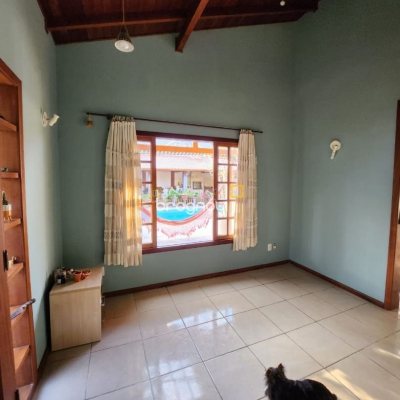 Casa com 250m², 4 quartos (sendo 2 suítes), 3 garagens, no bairro Pântano do Sul em Florianópolis
