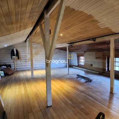 Casa com 250m², 4 quartos (sendo 2 suítes), 3 garagens, no bairro Pântano do Sul em Florianópolis