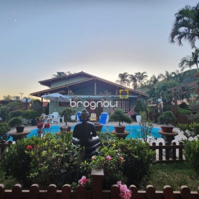 Casa com 250m², 4 quartos (sendo 2 suítes), 3 garagens, no bairro Pântano do Sul em Florianópolis