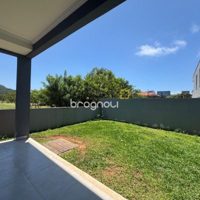 Casa com 131m², 3 quartos (sendo 1 suíte), 2 garagens, no bairro Campeche em Florianópolis